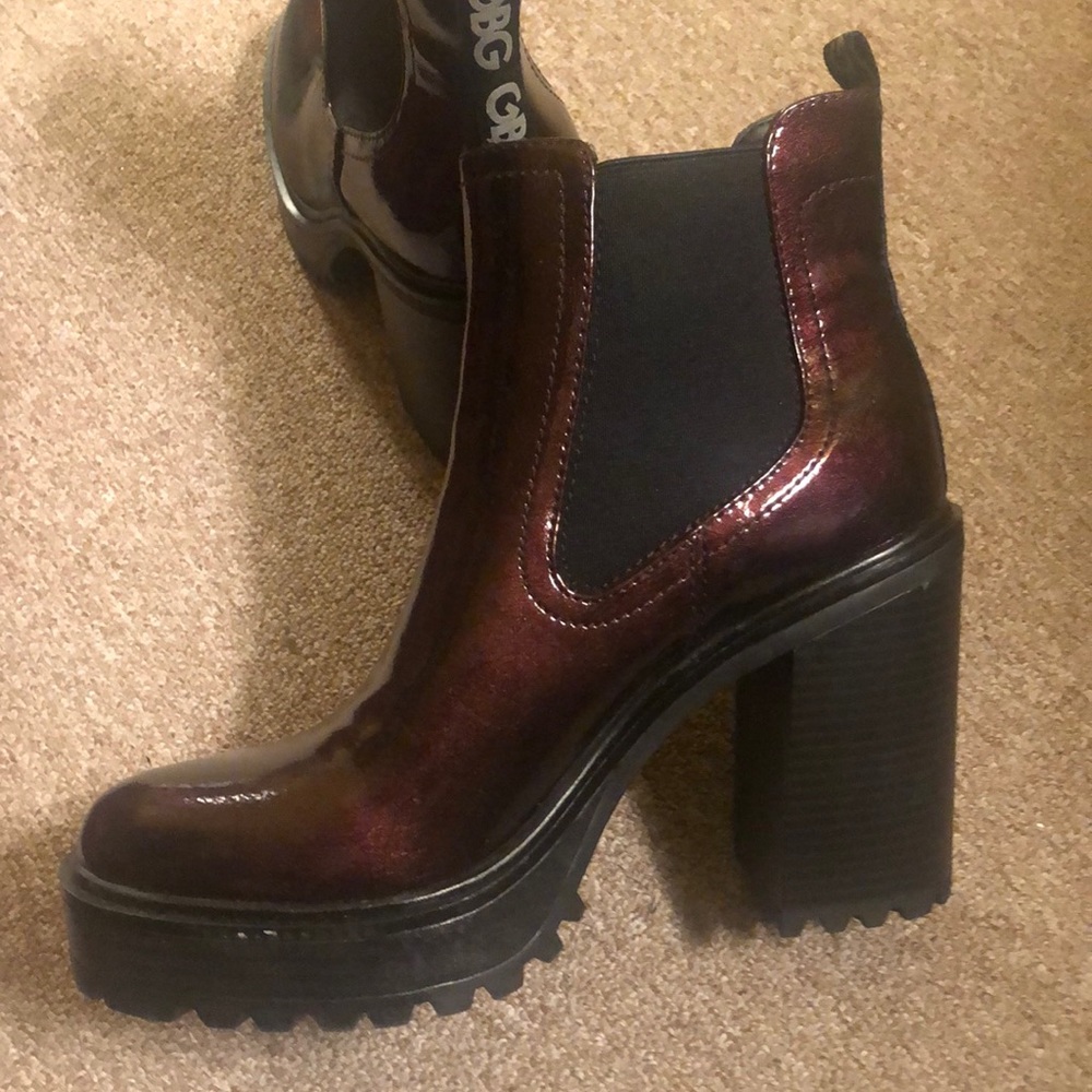 GBG Guess Lug Chelsea rain Boots - NWOT Sz 10